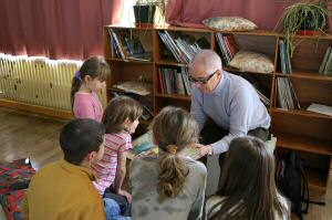 Pierre Varinot en pleine lecture à l'école Galland